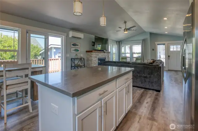 Kitchen w/ Island