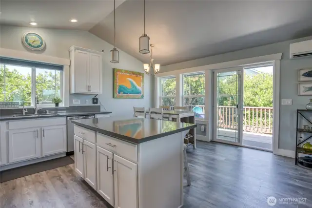 Kitchen w/ Island