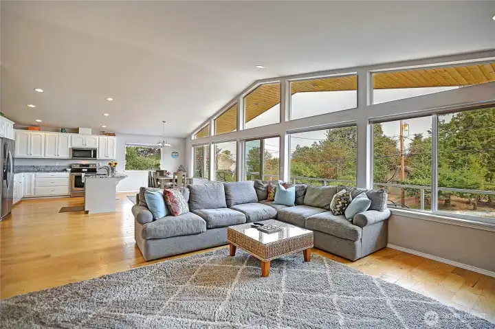 Generous living & dining rooms.