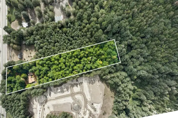 There is current driveway access via an easement on Viking Way.