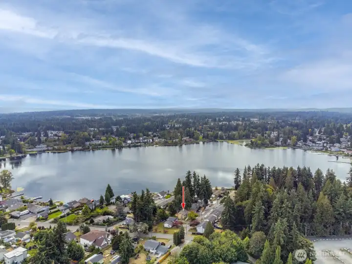 11305 W Ibberson Drive...a community of 30 homes on Silver Lake!