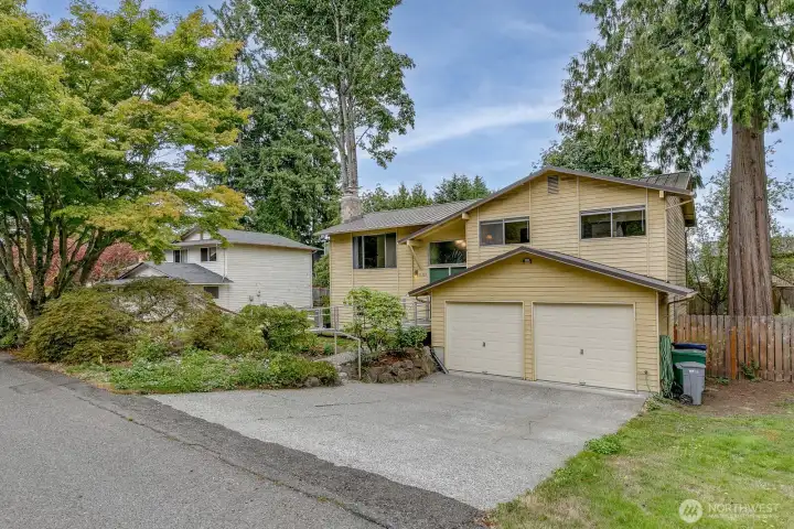 This home offers over 1900 square feet with 4 boedroom.