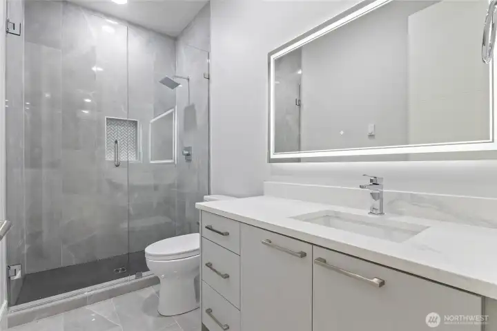 Junior Suite Bath 2