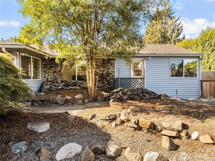 Front Unit Fenced Yard