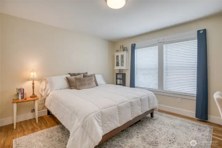 Guest room with king bed