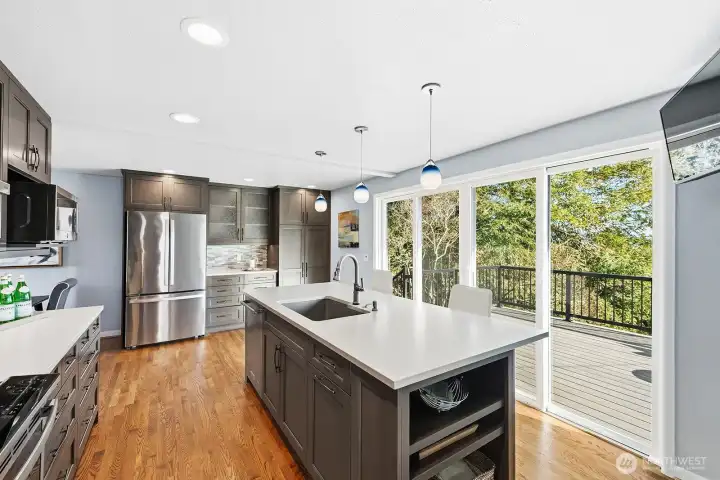 Sliders to this huge deck bring the outdoors in!