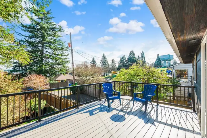 Plenty of space for alfresco dining. This deck can accommodate a party!
