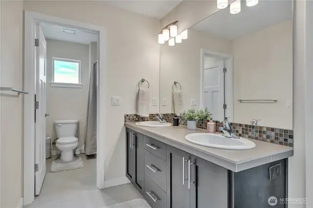 Jack and Jill bath