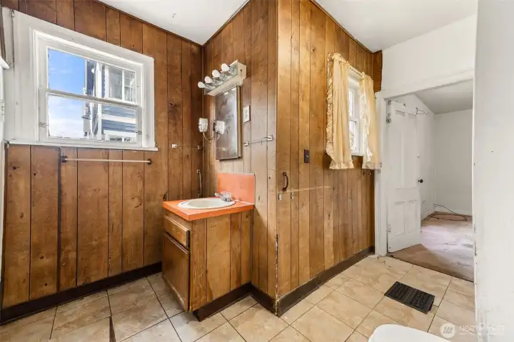 Upper floor unit 1