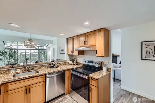 Custom Kitchen with Granite Counters New Stainless Steel Appliances & W&D