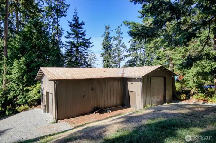 Oversized 2-bay dream shop with dual driveways for your hobbies and toys!