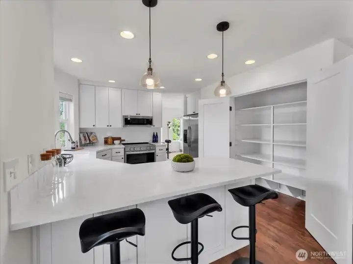 Kitchen w/ ES