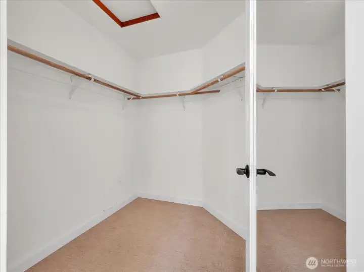 Master Walk-in