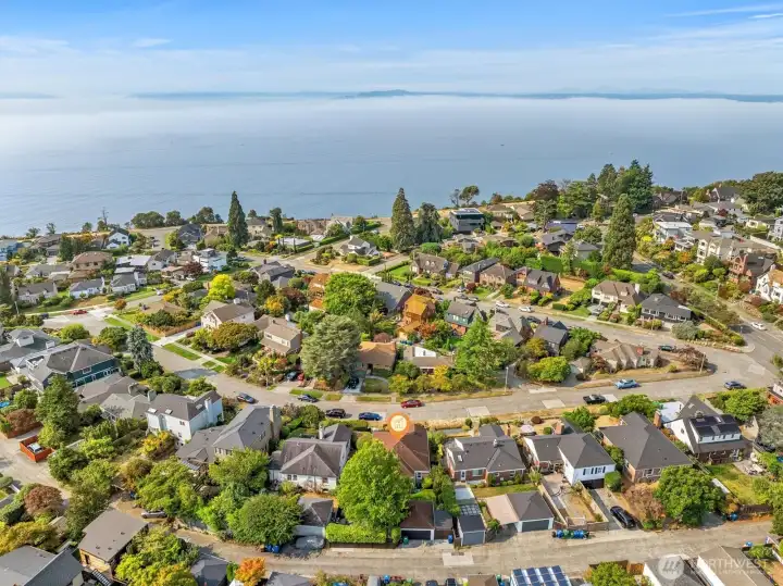 This drone shot shows the proximity to Magnolia Blvd., a favorite route to stroll. You can follow the Blvd north to Discovery Park, another favorite Magnolia attraction.