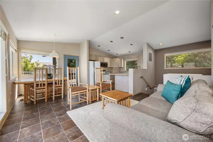 Light and Bright Open Living