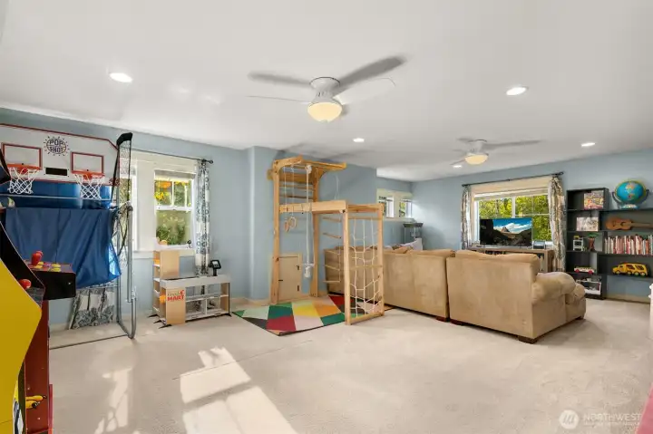 Play room/ bonus room