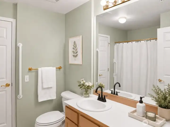 Secondary Bathroom! Secondary Bathroom!