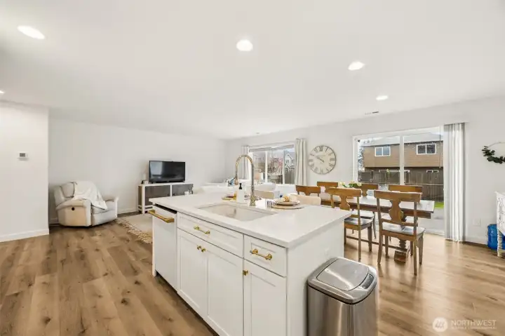 Café dishwasher with a custom gold handle, an Italian polished nickel faucet.