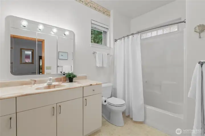 The full ensuite bathroom off the second bedroom.