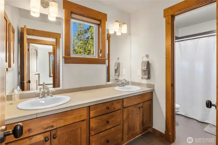 Secondary Full Bath