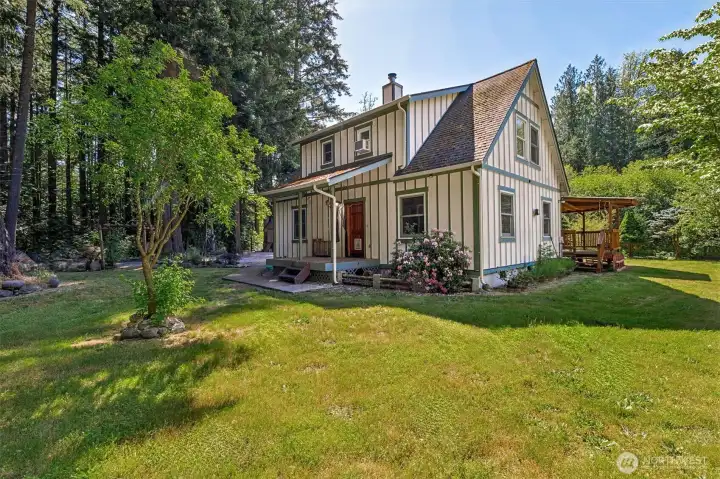 Beautiful private setting Beautiful private setting