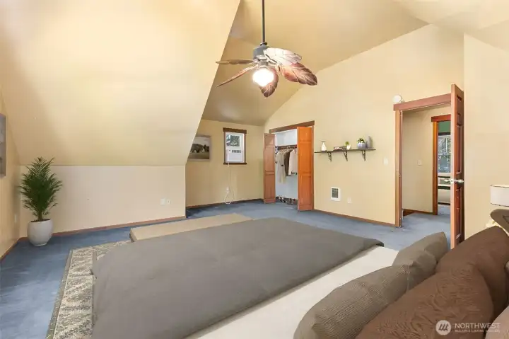 Virtually staged..Vaulted CeilingsVirtually staged Virtually staged..Vaulted CeilingsVirtually staged