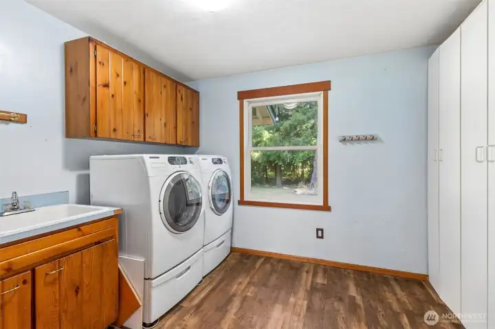 Washer/Dryer stay Washer/Dryer stay