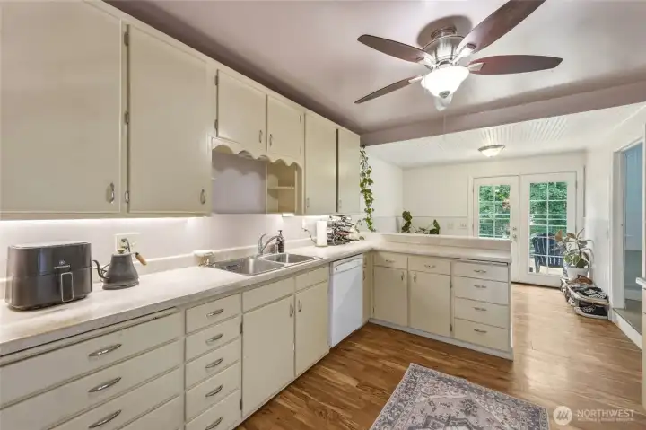 Kitchen - charming original details Kitchen - charming original details
