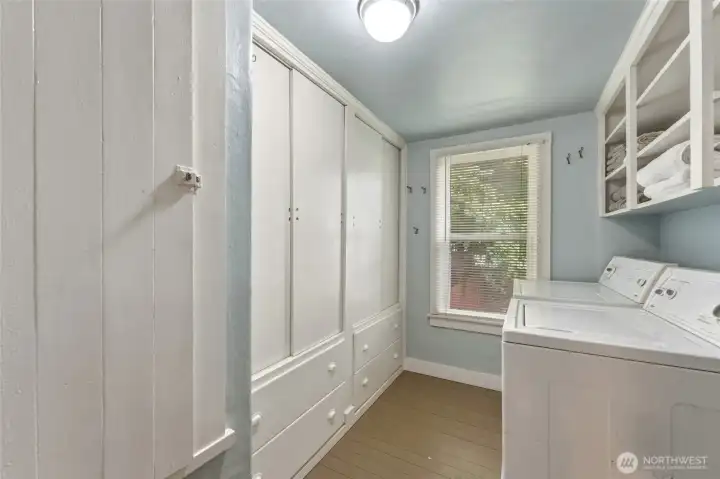 Laundry Room w/ built-in storage Laundry Room w/ built-in storage