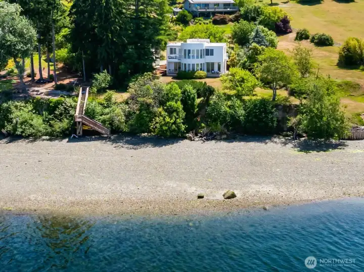 Spectacular 104' medium bank waterfront custom home! Spectacular 104' medium bank waterfront custom home!