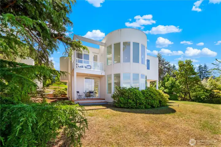 Architecturally inspired & designed. Architecturally inspired & designed.