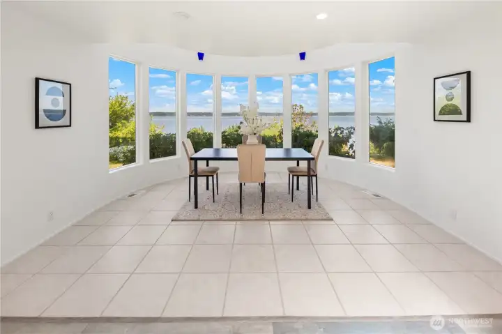 Dining room or sitting room. Dining room or sitting room.