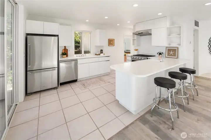 Wonderful kitchen with all new appliances. Wonderful kitchen with all new appliances.