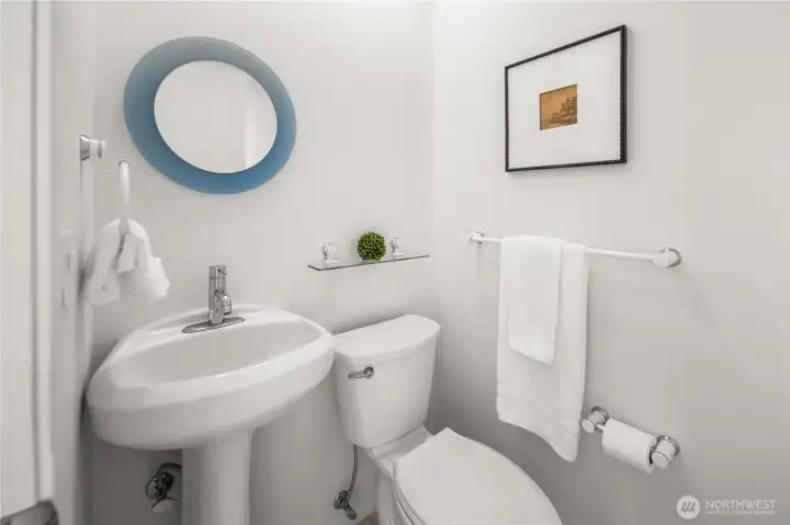 Main level guest bath. Main level guest bath.