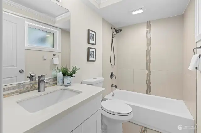 Ensuite bathroom (staged)