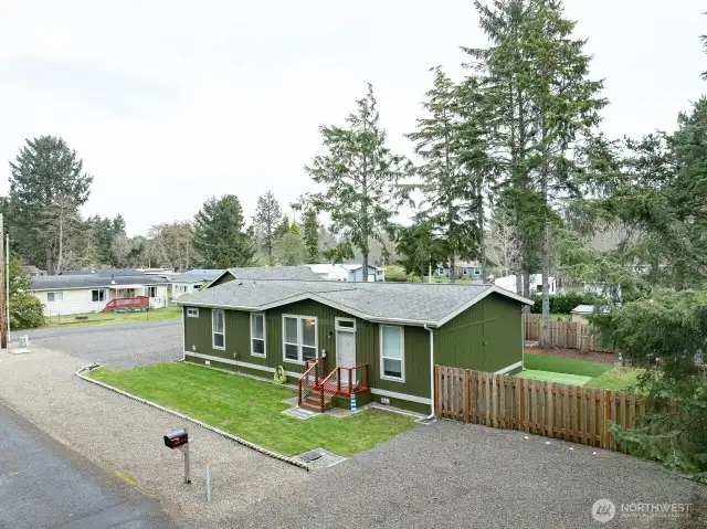 Like new 3 bedroom, 2 bath 2020 manufactured home with all the upgrades. Open floor plan. 9’ ceilings and transom windows create an airy atmosphere with lots of natural light. Fully fenced back yard and a corner lot.