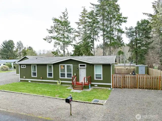 Like new 3 bedroom, 2 bath 2020 manufactured home with all the upgrades. Open floor plan. 9’ ceilings and transom windows create an airy atmosphere with lots of natural light. Fully fenced back yard and a corner lot.