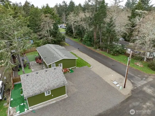 Like new 3 bedroom, 2 bath 2020 manufactured home with all the upgrades. Open floor plan. 9’ ceilings and transom windows create an airy atmosphere with lots of natural light. Fully fenced back yard and a corner lot.