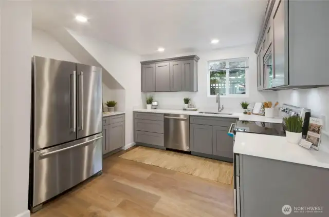 This fully updated kitchen offers beautiful cabinetry, quartz countertops, and brand new stainless steel appliances.
