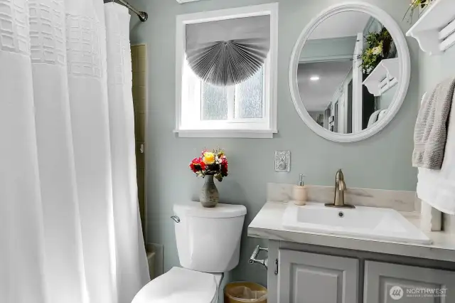 Guest Bathroom with new Countertops & Hardware!