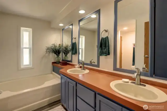 Primary Bedrooms Ensuite with Double Vanity!