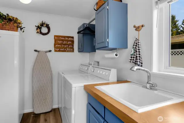 Utility Room with Sink and complete with Washer & Dryer!