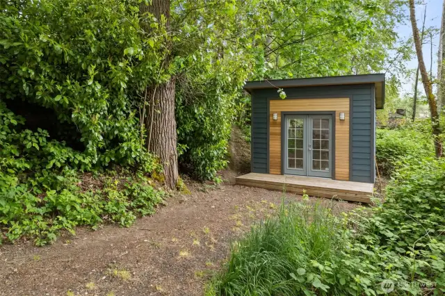 Detached Office/Bonus Space