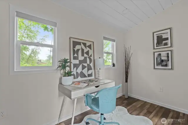 Detached Office/Bonus Space