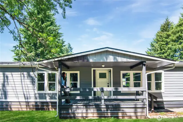 Large front porch!