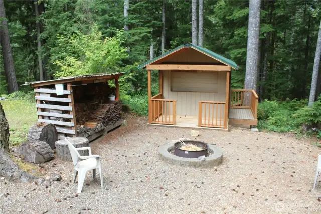 Firepit, new shed and with patio and bar