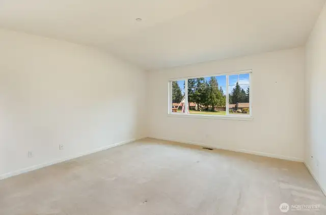 Un-staged primary bedroom