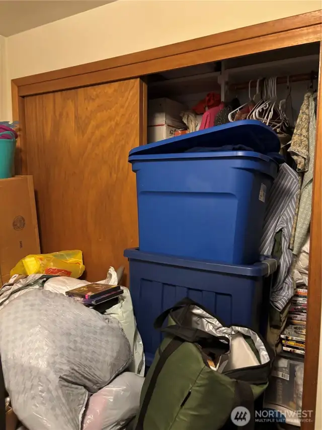 Closet in bed 2