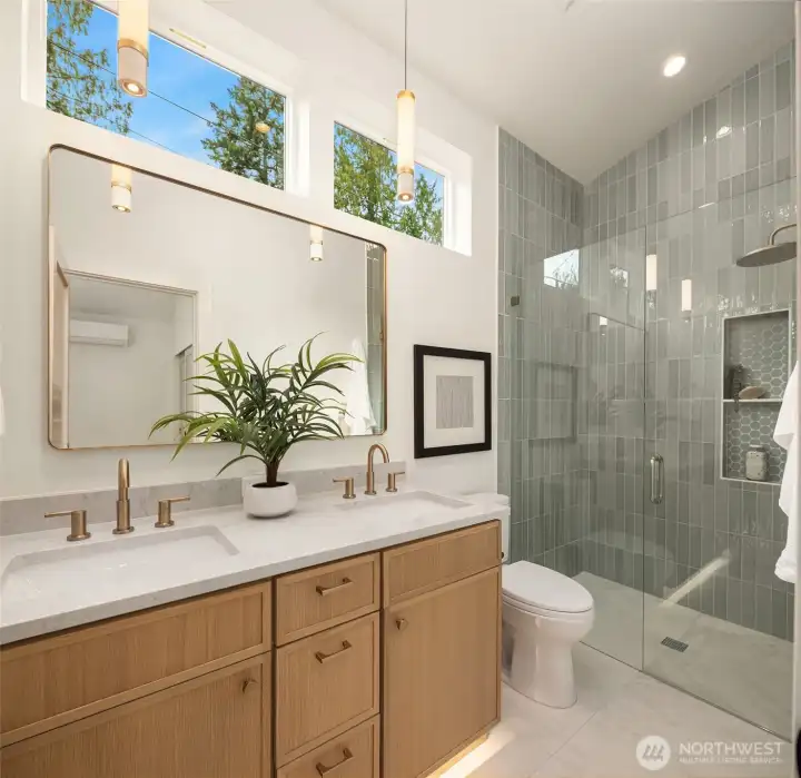 Luxurious primary bath