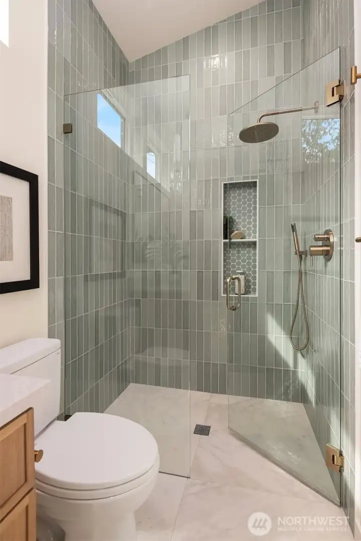 Luxurious primary bath